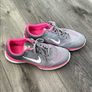 Nike Women's Athletic Shoes in Gray and Pink